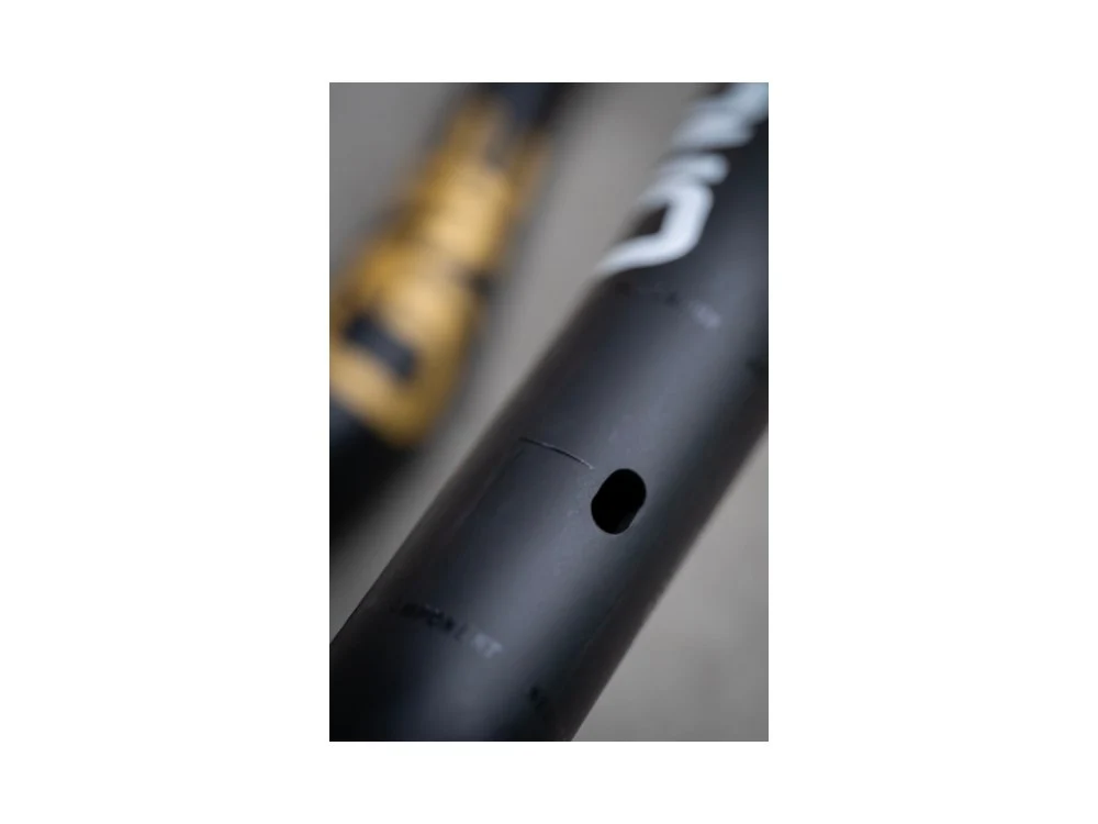 OneUp Components E-Bar Carbon Handlebar - 35mm Rise - 35mm Diamater - Image 5